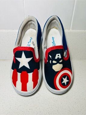 Vans Kids Slip-On Sneakers - Navy, Red & White Captain America Design.